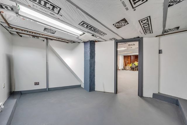 8 Ford St, Haverhill, MA 01832