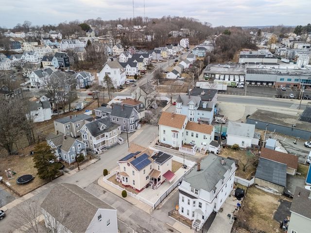 8 Ford St, Haverhill, MA 01832