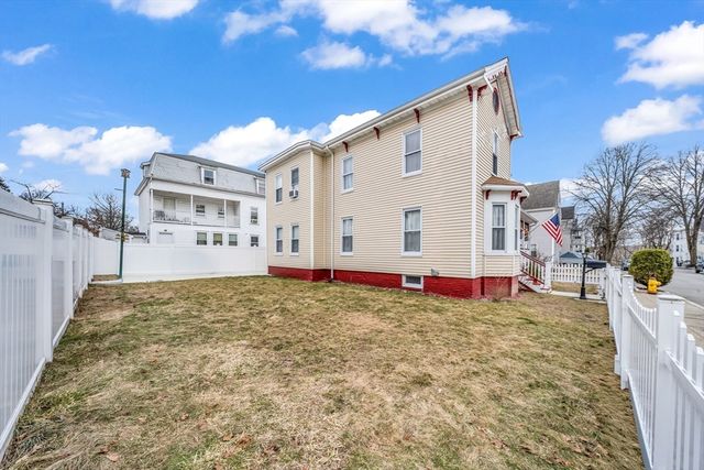 8 Ford St, Haverhill, MA 01832