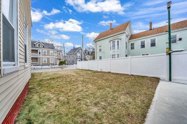 8 Ford St, Haverhill, MA 01832