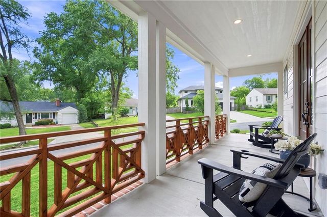 2907 W 72nd Terrace, Prairie Village, KS 66208