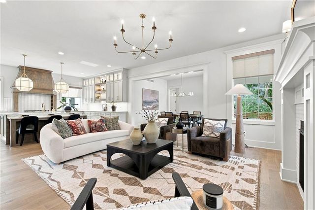 2907 W 72nd Terrace, Prairie Village, KS 66208