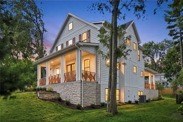 2907 W 72nd Terrace, Prairie Village, KS 66208