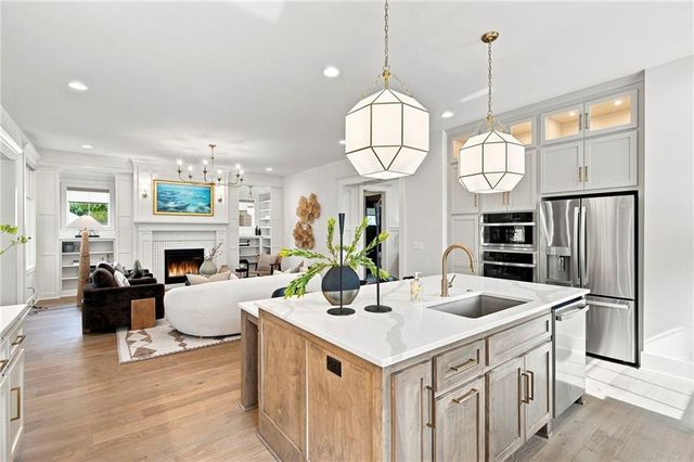 2907 W 72nd Terrace, Prairie Village, KS 66208