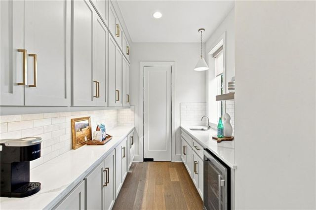 2907 W 72nd Terrace, Prairie Village, KS 66208