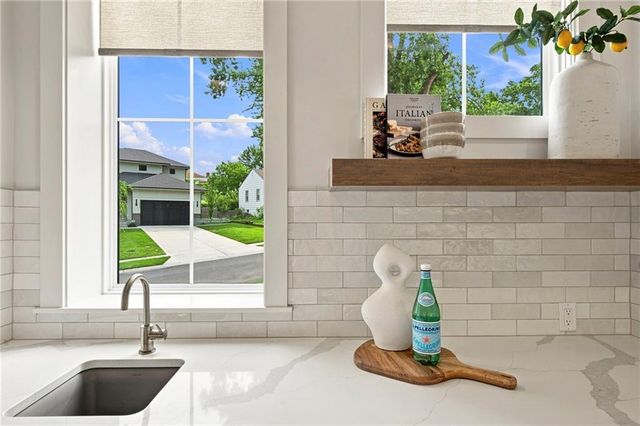 2907 W 72nd Terrace, Prairie Village, KS 66208
