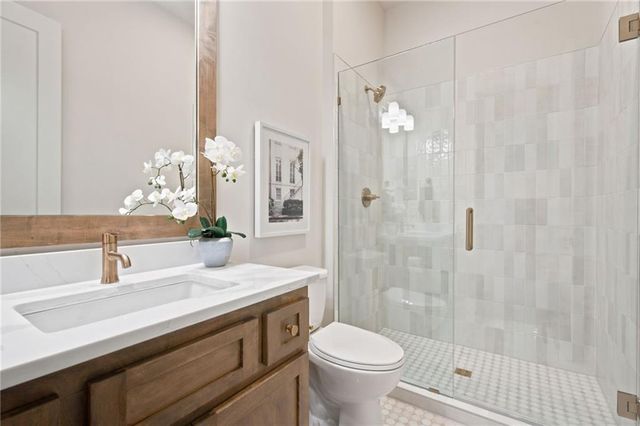 2907 W 72nd Terrace, Prairie Village, KS 66208