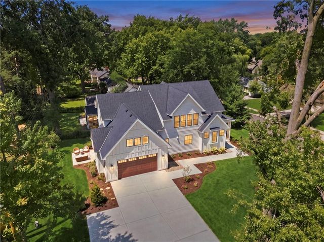 2907 W 72nd Terrace, Prairie Village, KS 66208