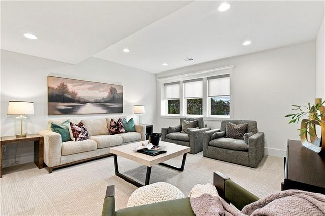 2907 W 72nd Terrace, Prairie Village, KS 66208