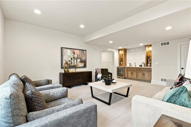2907 W 72nd Terrace, Prairie Village, KS 66208