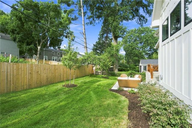 2907 W 72nd Terrace, Prairie Village, KS 66208
