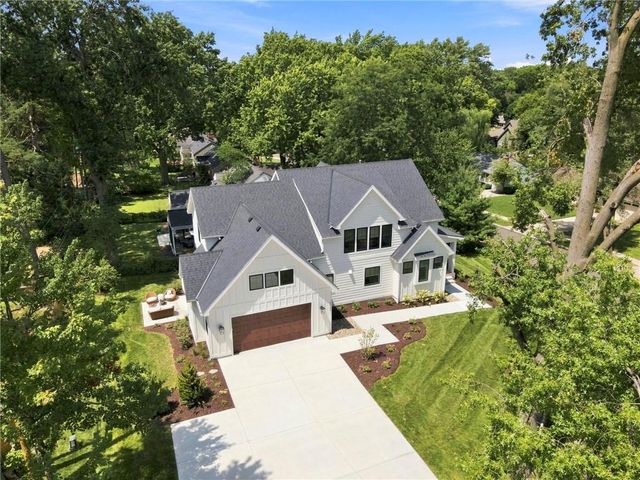 2907 W 72nd Terrace, Prairie Village, KS 66208