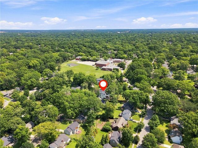 2907 W 72nd Terrace, Prairie Village, KS 66208
