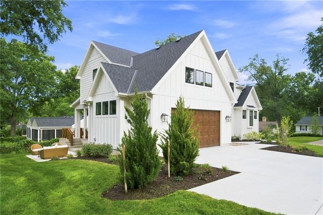 2907 W 72nd Terrace, Prairie Village, KS 66208