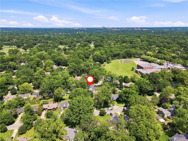 2907 W 72nd Terrace, Prairie Village, KS 66208