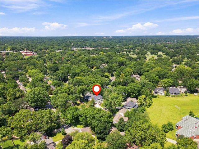 2907 W 72nd Terrace, Prairie Village, KS 66208