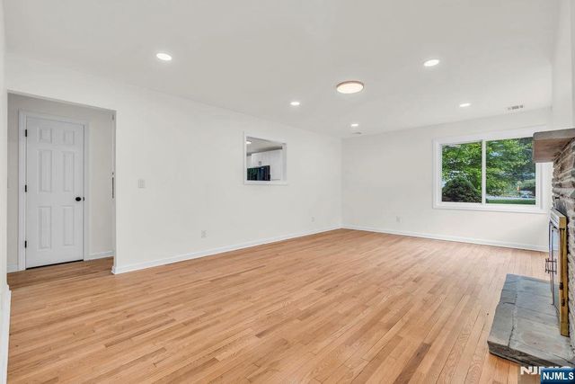 55 Orchard Drive, Vernon, NJ 07462