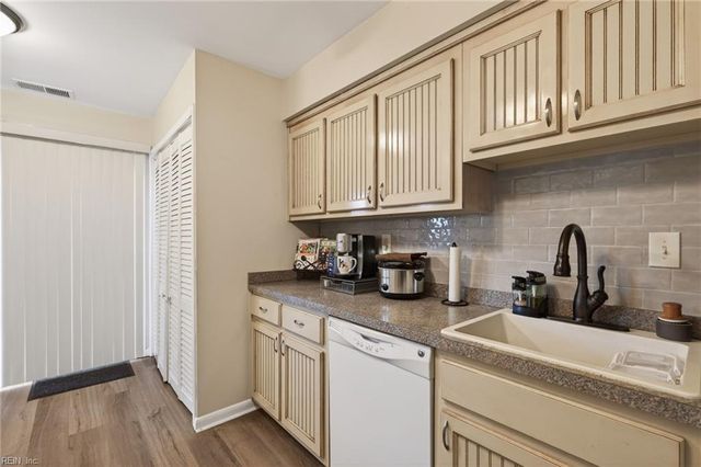 5012 Dunderdale CT, Virginia Beach, VA 23462