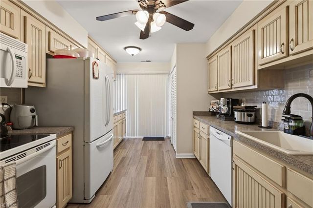 5012 Dunderdale CT, Virginia Beach, VA 23462