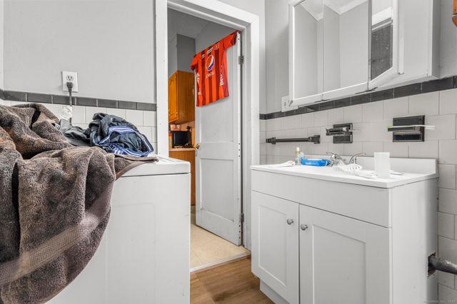 32 Huntington Avenue, New Haven, CT 06512