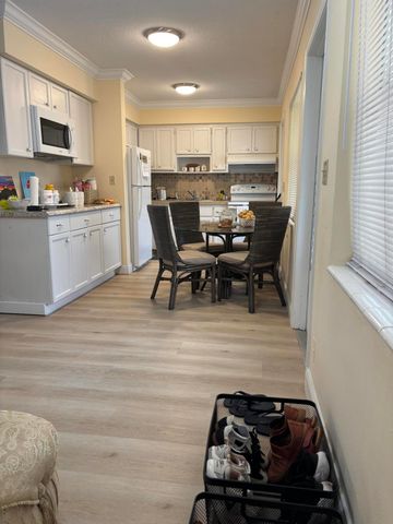 2121 NE 42ND Court 202C, Lighthouse Point, FL 33064