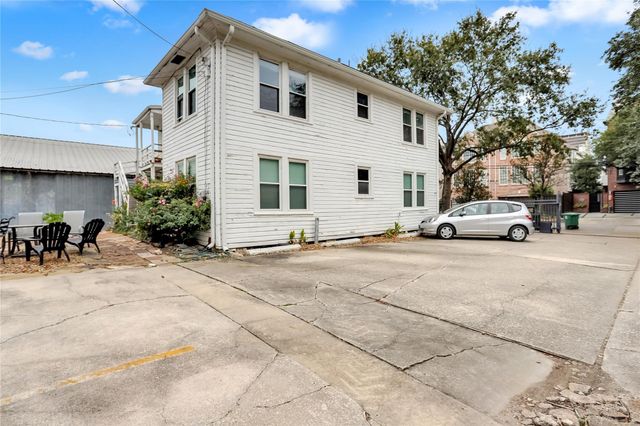 1135 W Clay Street, Houston, TX 77019