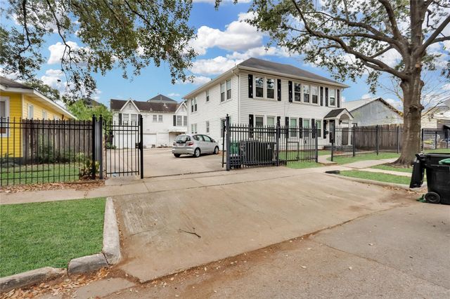 1135 W Clay Street, Houston, TX 77019