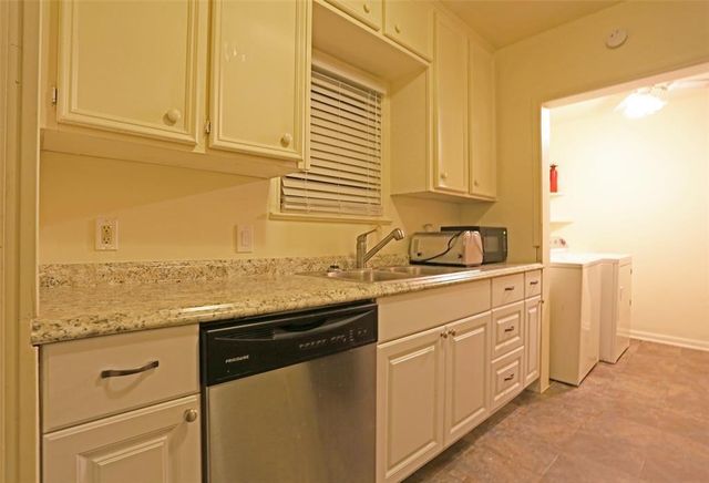 1135 W Clay Street, Houston, TX 77019