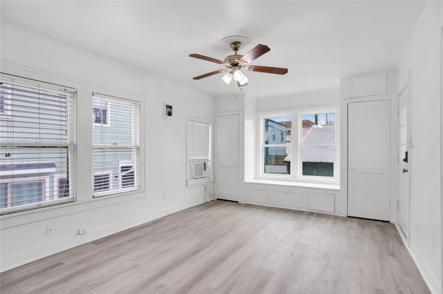 1135 W Clay Street, Houston, TX 77019