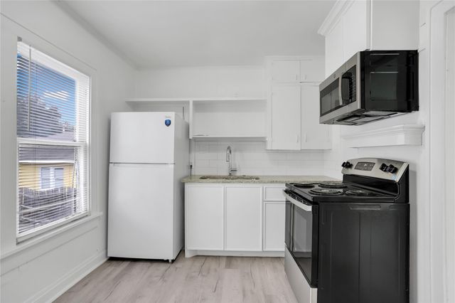 1135 W Clay Street, Houston, TX 77019