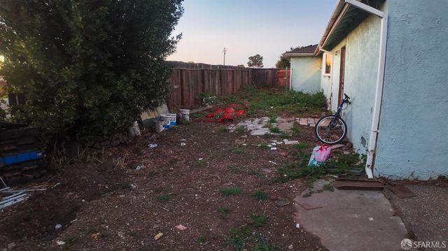 2719 Xavier St, East Palo Alto, CA 94303