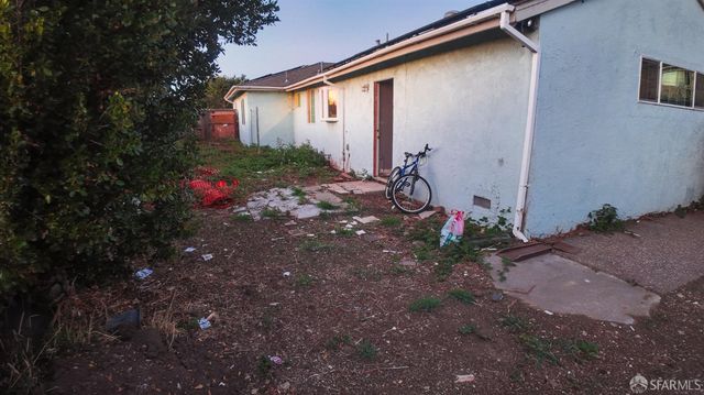 2719 Xavier St, East Palo Alto, CA 94303