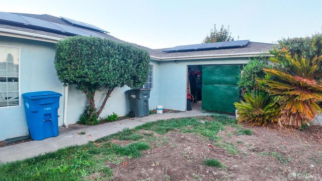 2719 Xavier St, East Palo Alto, CA 94303