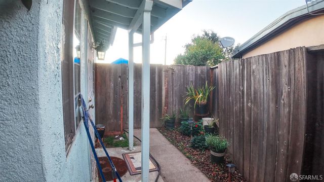 2719 Xavier St, East Palo Alto, CA 94303