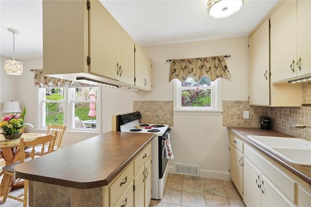 5711 N Amoret Avenue, Kansas City, MO 64151