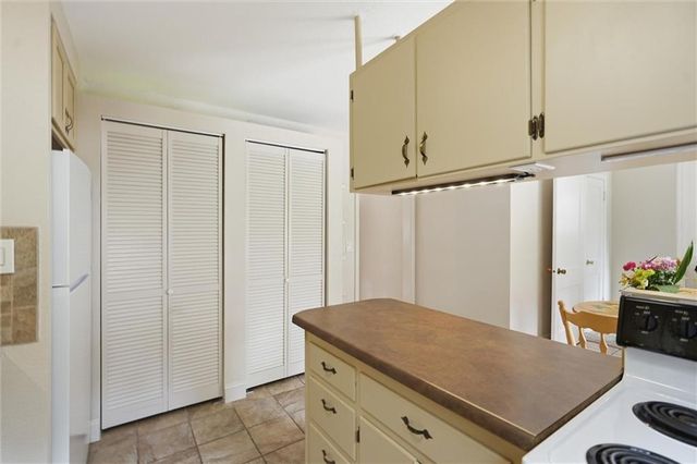 5711 N Amoret Avenue, Kansas City, MO 64151