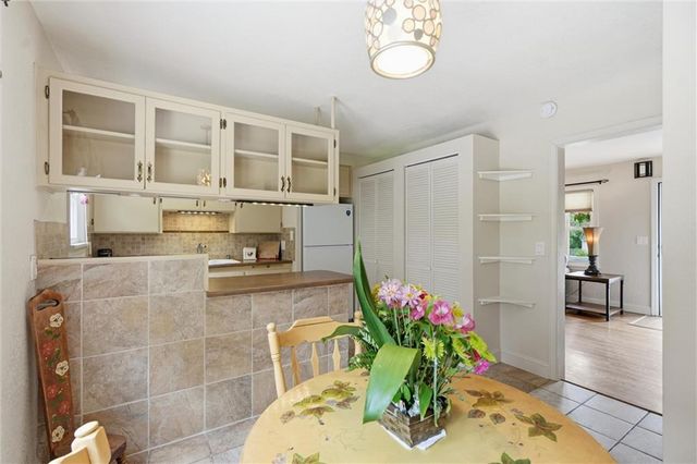 5711 N Amoret Avenue, Kansas City, MO 64151