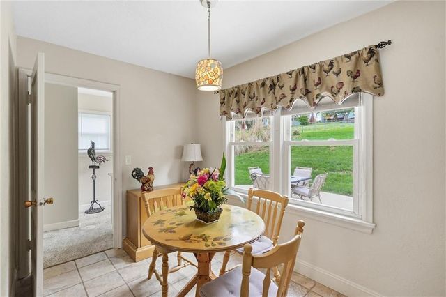 5711 N Amoret Avenue, Kansas City, MO 64151