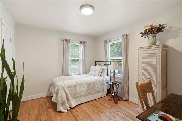 5711 N Amoret Avenue, Kansas City, MO 64151