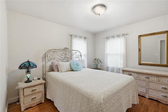 5711 N Amoret Avenue, Kansas City, MO 64151