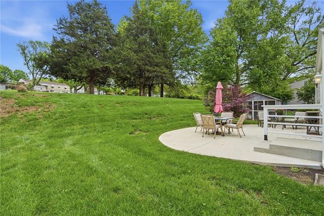 5711 N Amoret Avenue, Kansas City, MO 64151