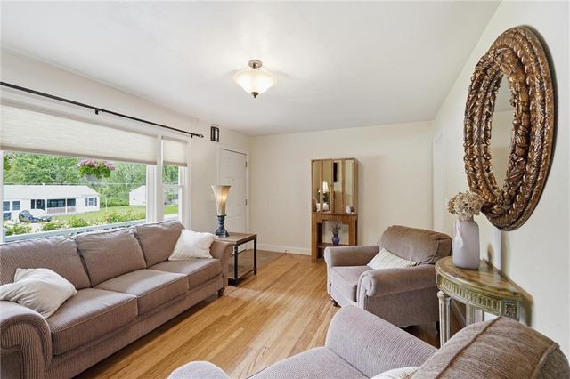 5711 N Amoret Avenue, Kansas City, MO 64151