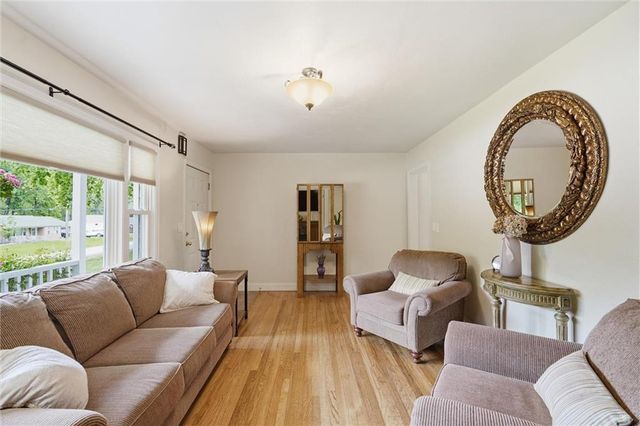 5711 N Amoret Avenue, Kansas City, MO 64151