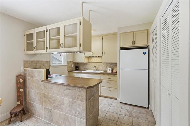 5711 N Amoret Avenue, Kansas City, MO 64151