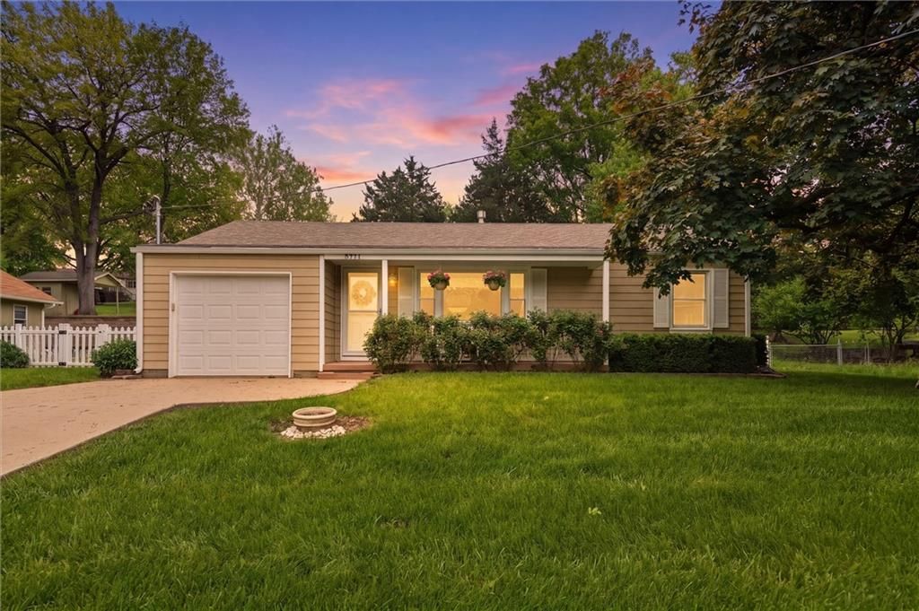 5711 N Amoret Avenue, Kansas City, MO 64151