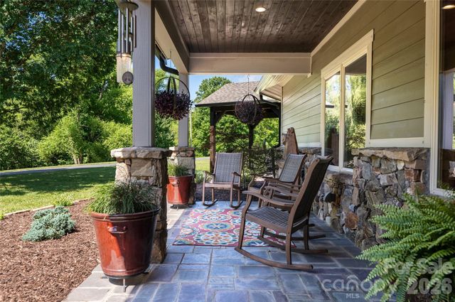 660 Pleasant Grove Road, Hendersonville, NC 28739