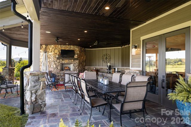 660 Pleasant Grove Road, Hendersonville, NC 28739