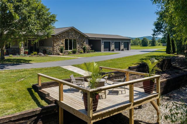 660 Pleasant Grove Road, Hendersonville, NC 28739