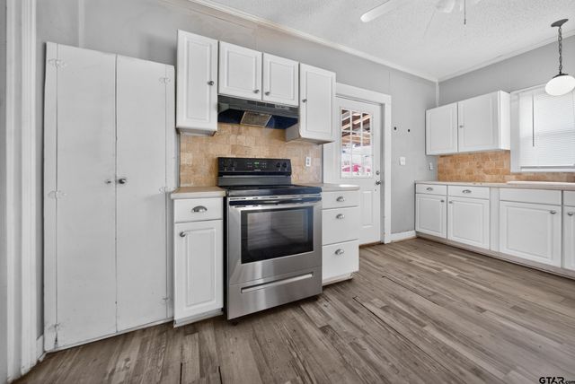 201 N Henry Street, Lindale, TX 75771
