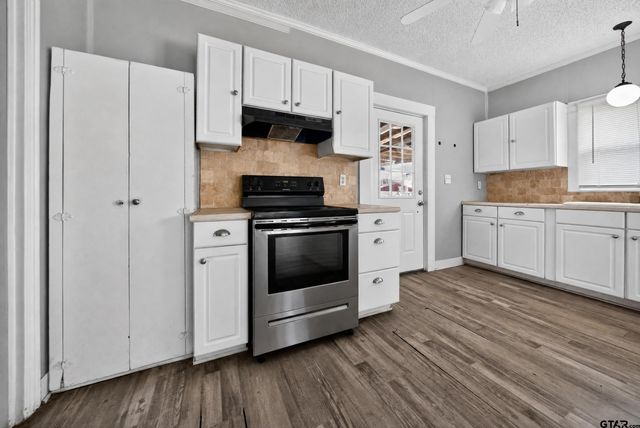 201 N Henry Street, Lindale, TX 75771